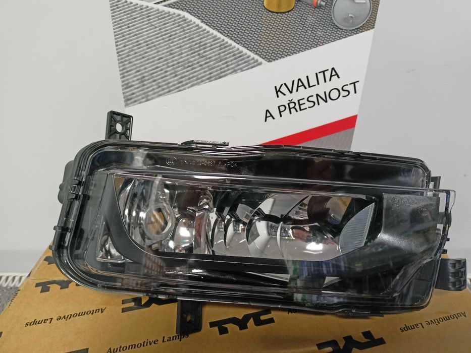 VW Transporter T6 15- Lampa przeciwmgielna/halogen prawy.>