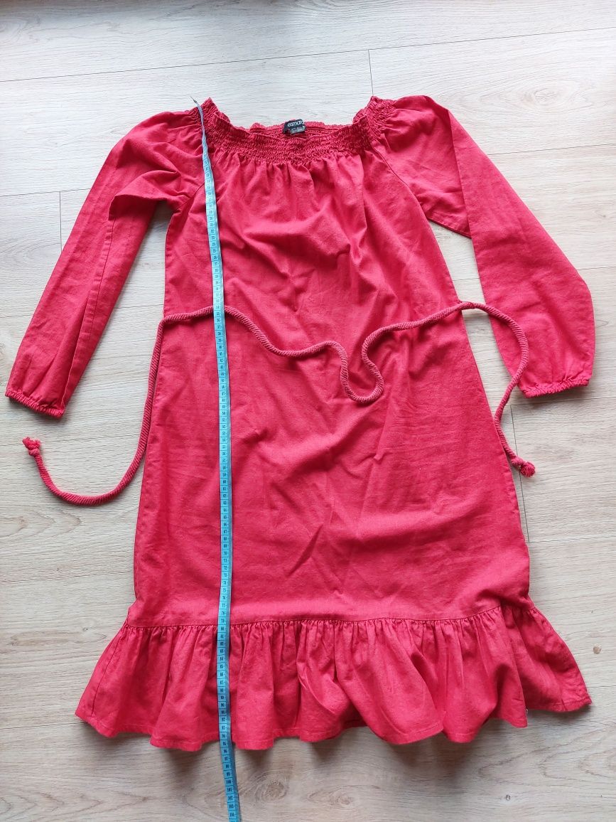 Sukienka czerwona len z bawełną z odkrytymi ramionami luźna Esmara  M