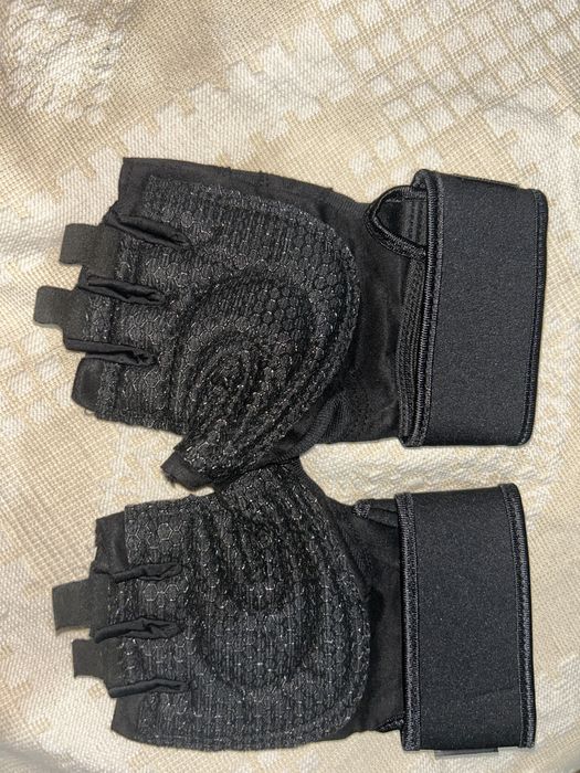 Vendo luvas que dao para ginasio e para andar de bicicleta