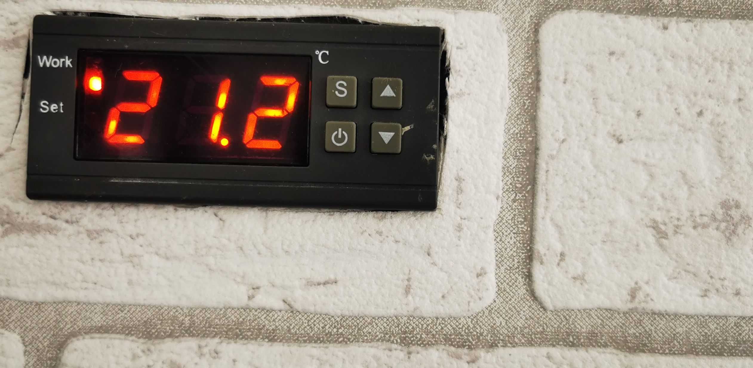 Sterownik temperaturowy pompy obiegowej co włącznik termiczny kominka