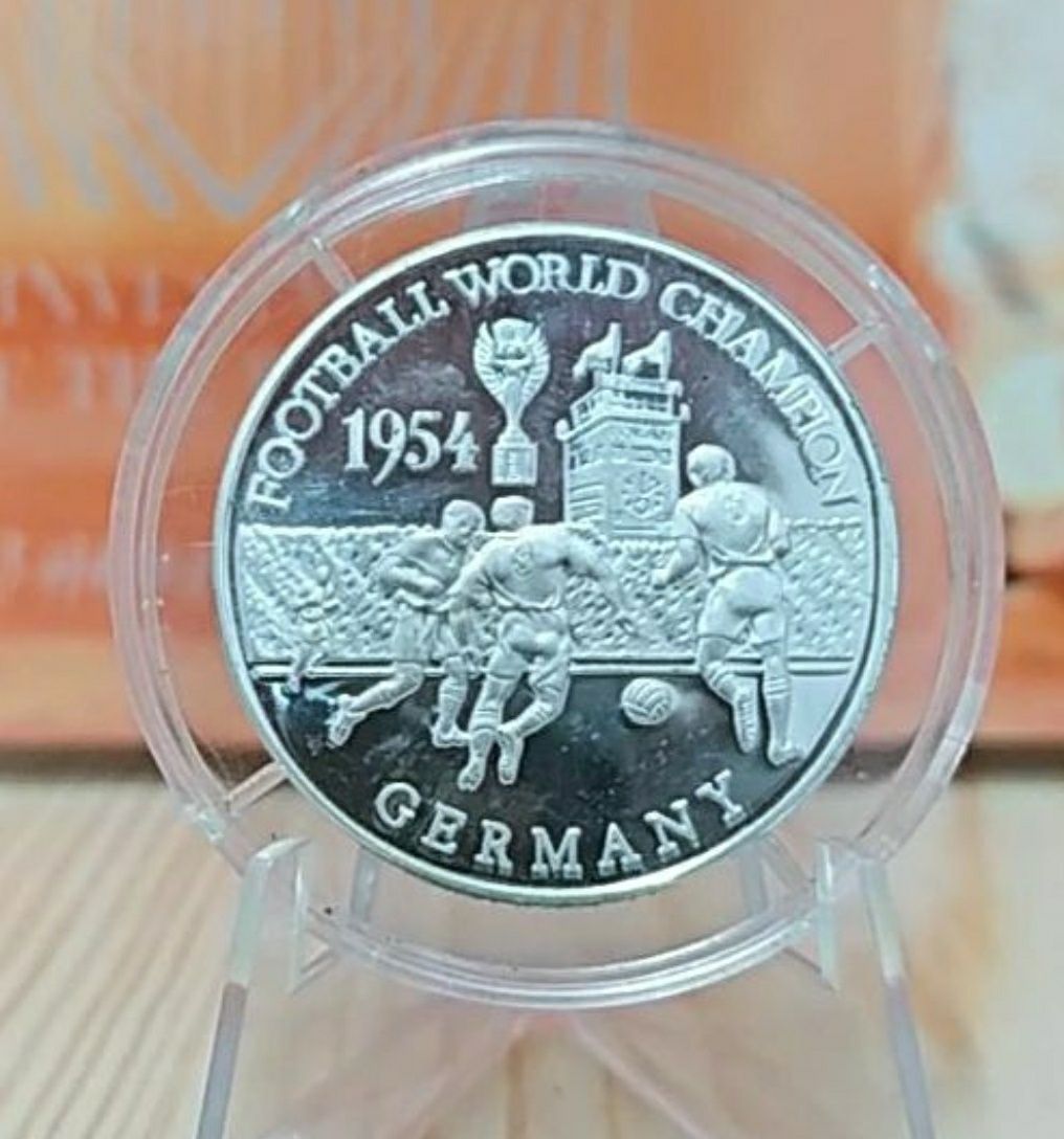 Срібна колекційна монета Замбія
