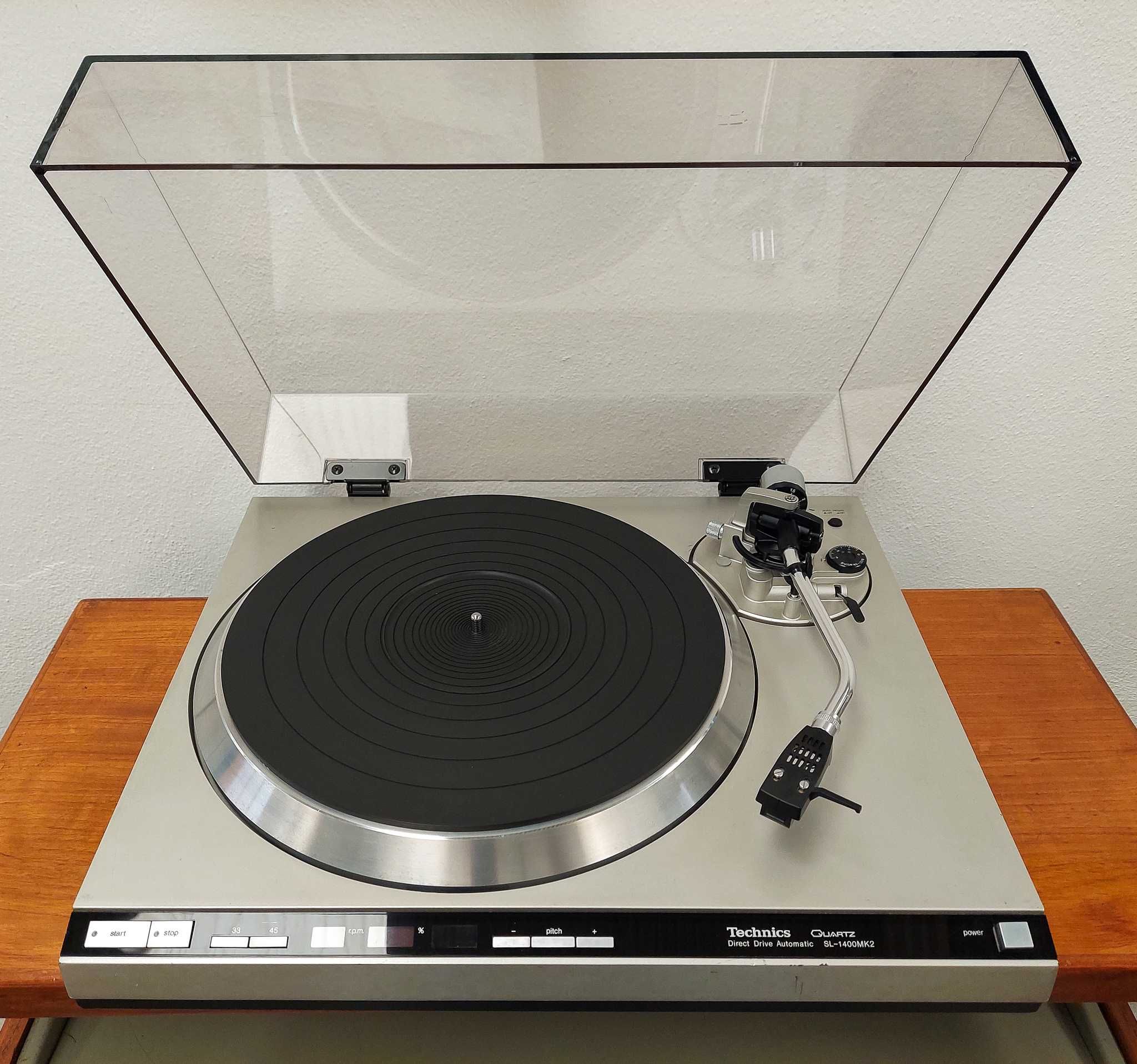 Gira-discos Technics SL-1400 MK2 c/ Shure M95ED