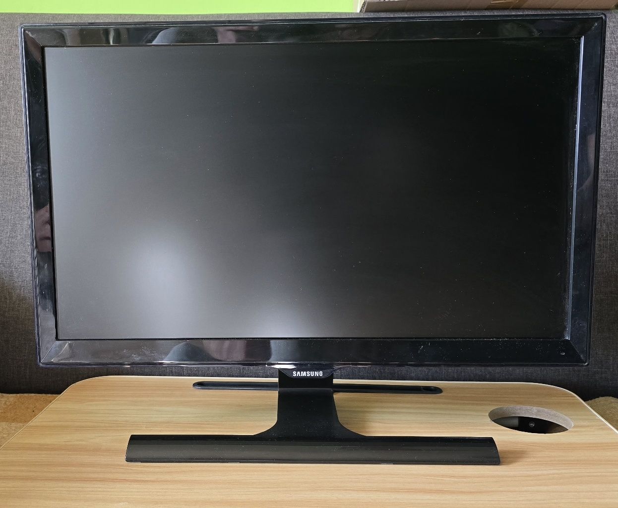 Monitor Samsung T22E390EW / 2 x HDMI / pilot