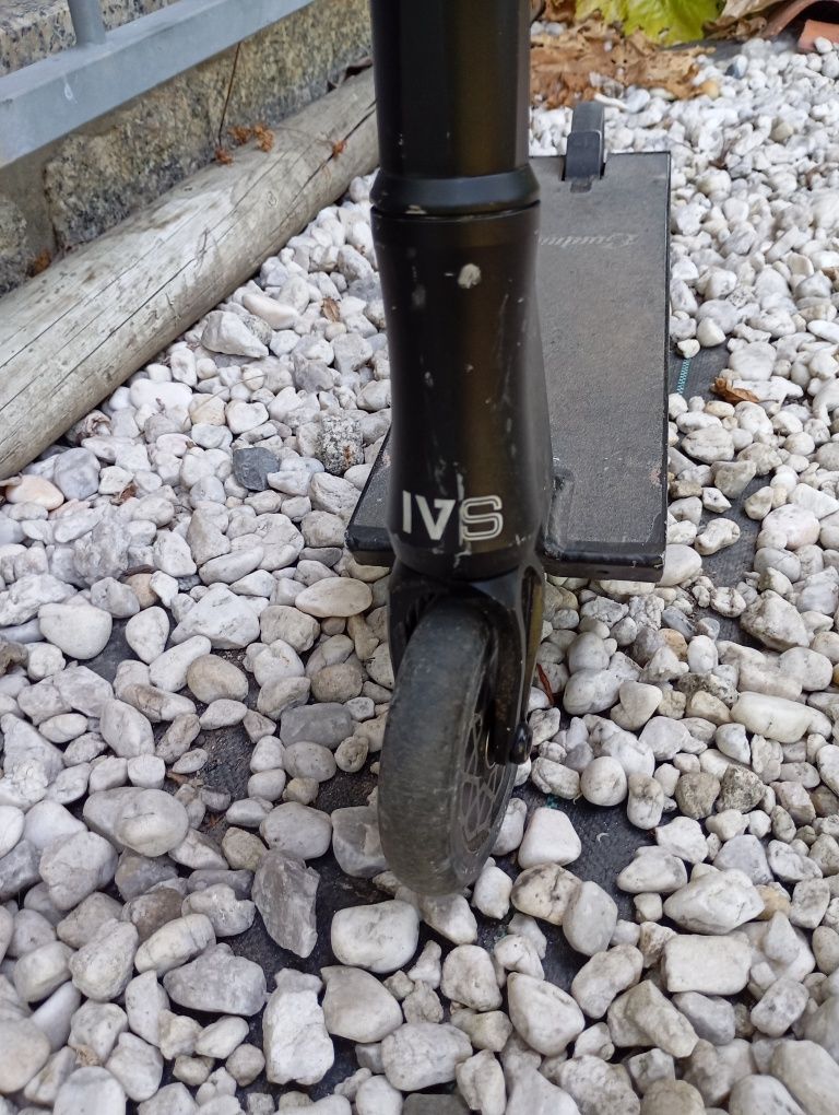 Trotinete de freestyle preta