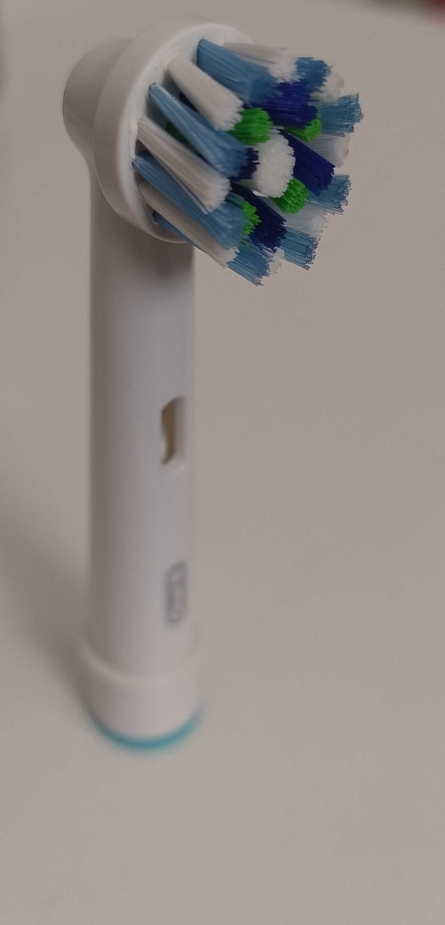 Szczoteczka Oral-B Vitality Cross Action timer, ładowarka, końcówka