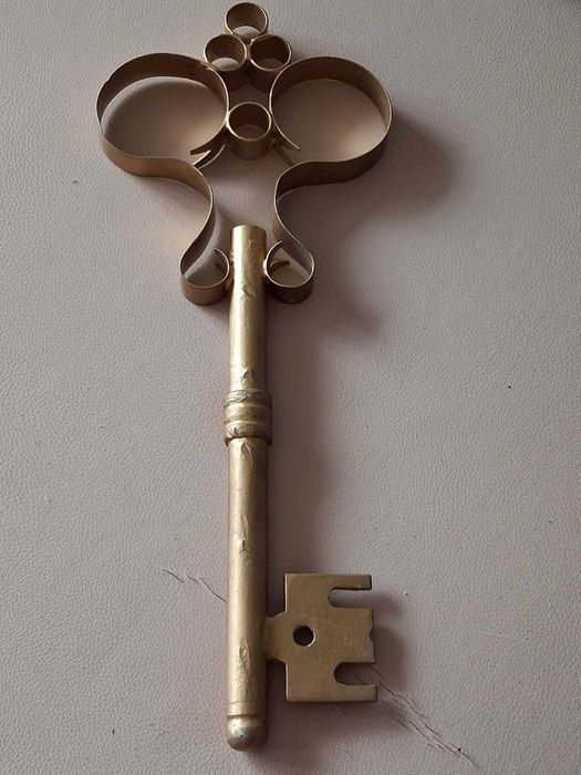 Ключ стальной,  большой.