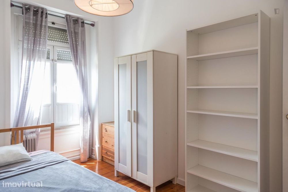 69992 - Quarto com cama de casal em apartamento...