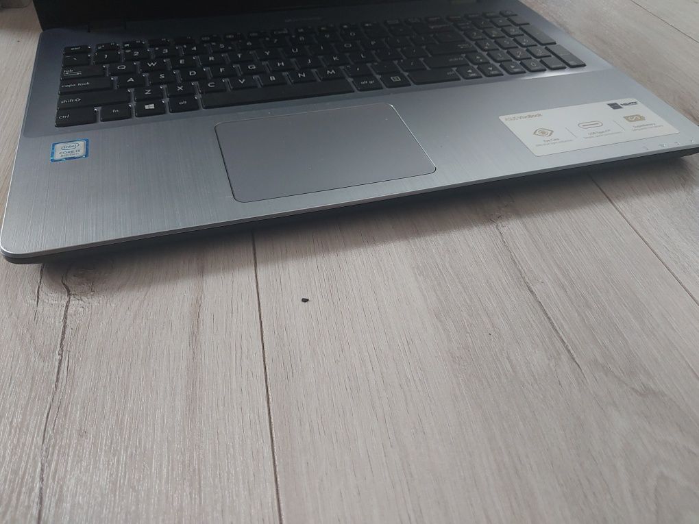 Laptop notebook Asus VivoBook 15 R542U i5-8250U