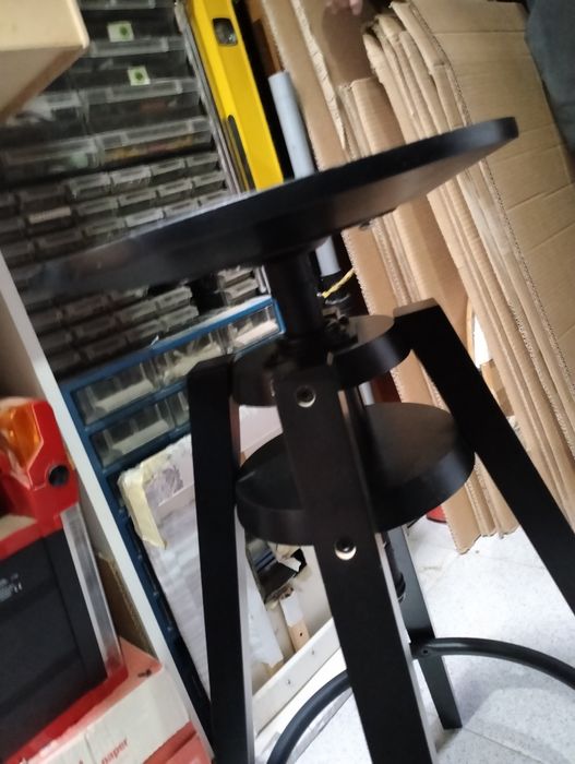 Banco com rosca ajustável em altura