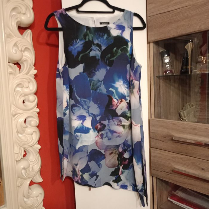 Letnia lekka asymetryczna damska bluzka. Rozmiar 14.