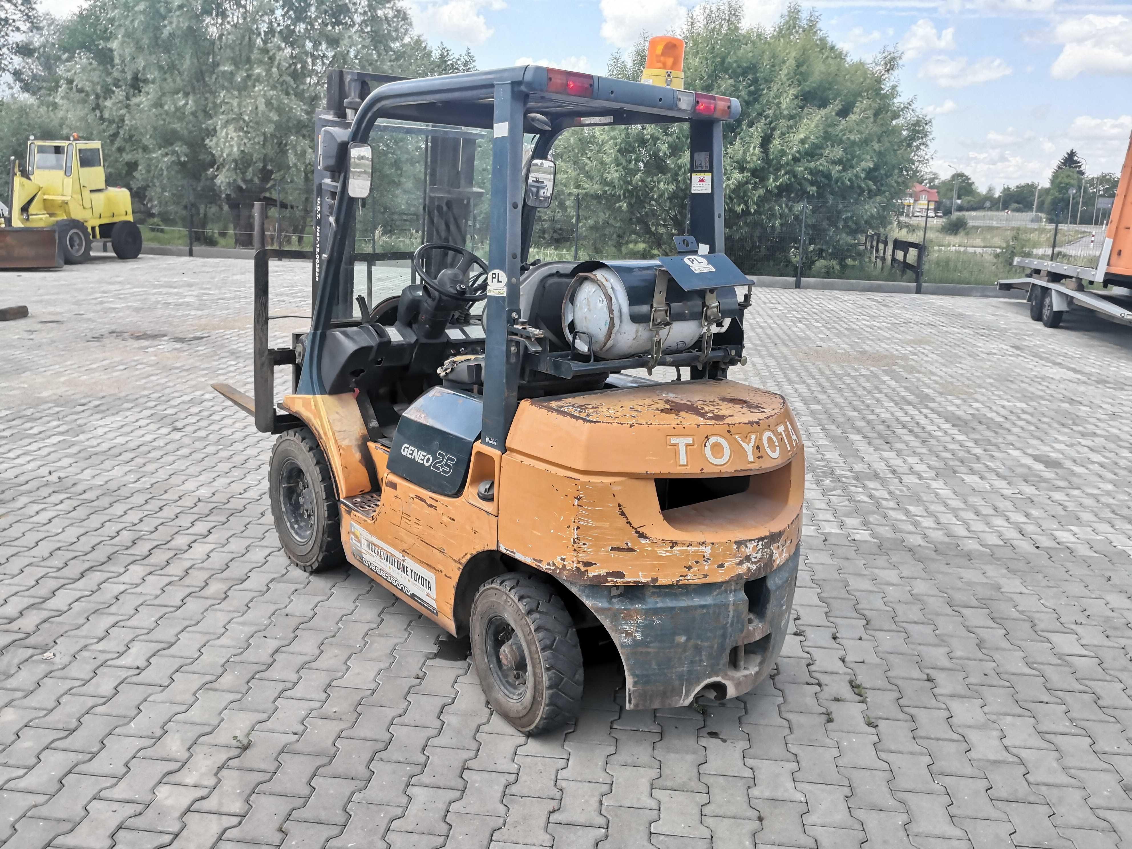 wózek widłowy TOYOTA 40-7FG25 Książka UDT możliwy dowóz widlak