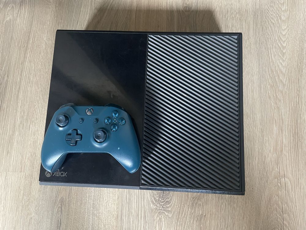 Xbox one + Hitman Defenetive Edition Диск