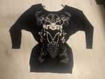 Sweter czarny Guess we wzory