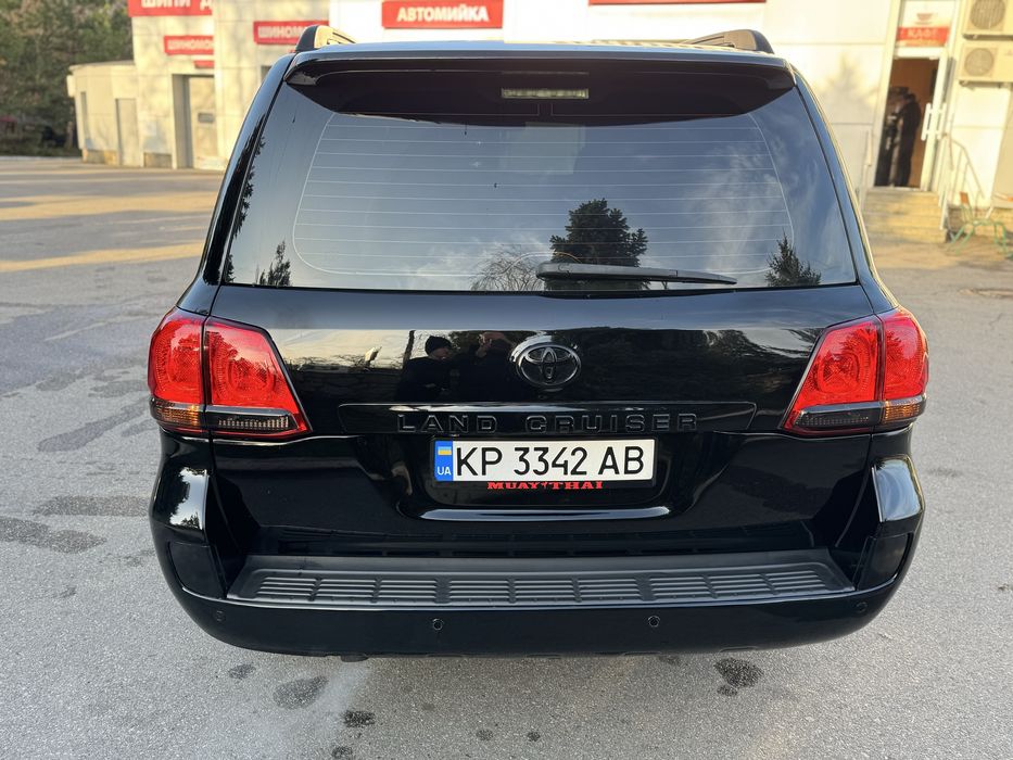 Продам ланкрузер 200