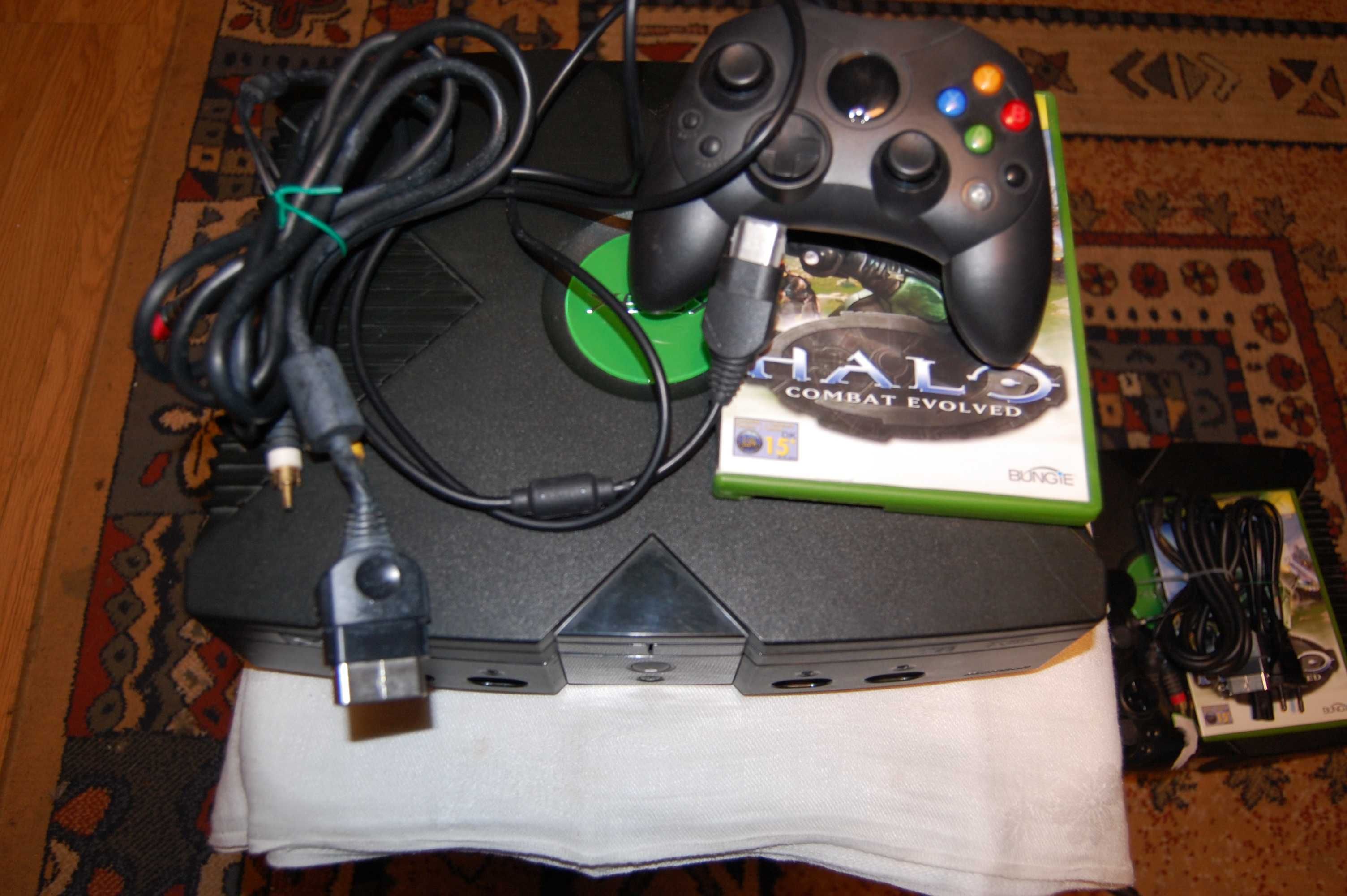 konsola do gier Xbox, kable, joystick, gra