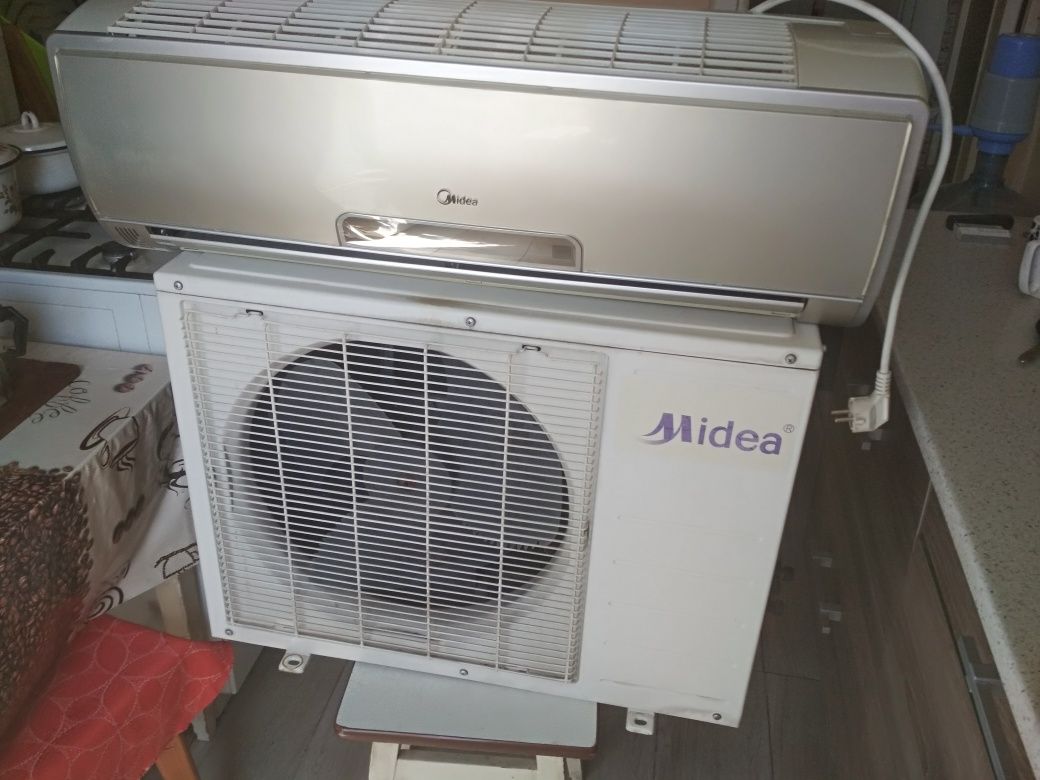 Продам кондиционер Midea MSQ3-09HR