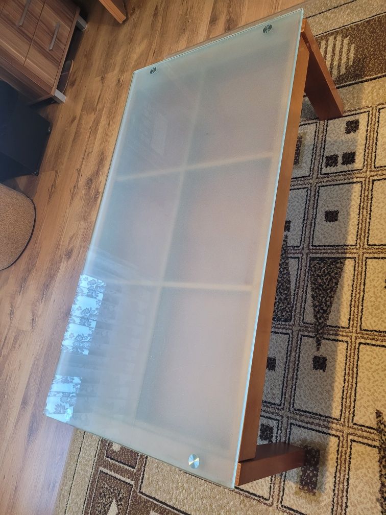 Stolik kawowy ze szklanym blatem i szufladą