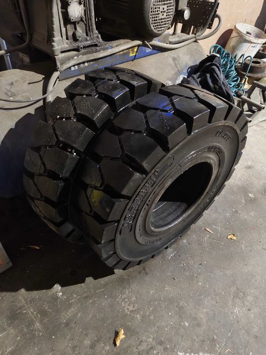 Opony do wózka widłowego  SOLID PEŁNE NOWE 7.00-12 /5.0 F-VAT 2 sztuki