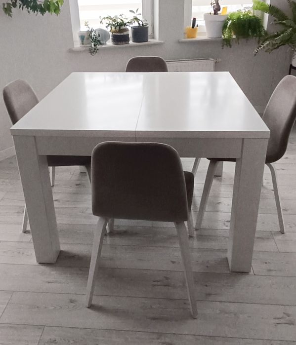 Stół biały rozkładany