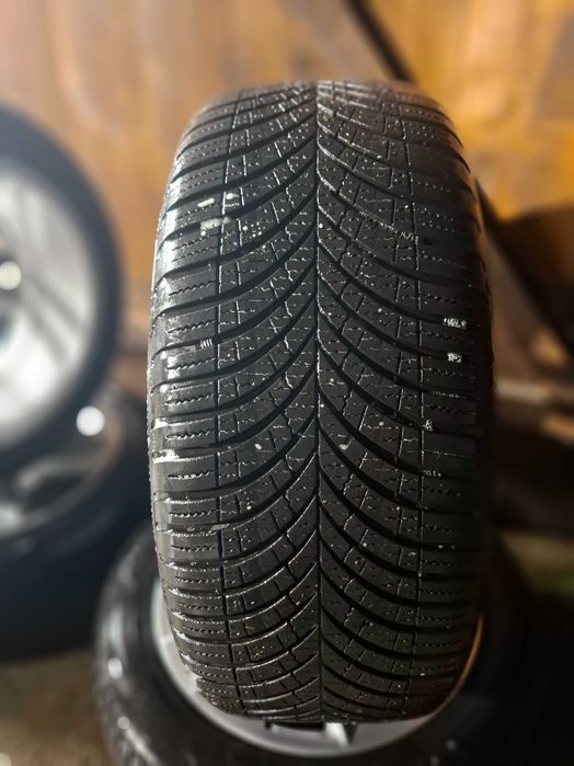 Koła całoroczne Alufelgi Audi A4 A5 225/50R17 5x112 ET38 Goodyear