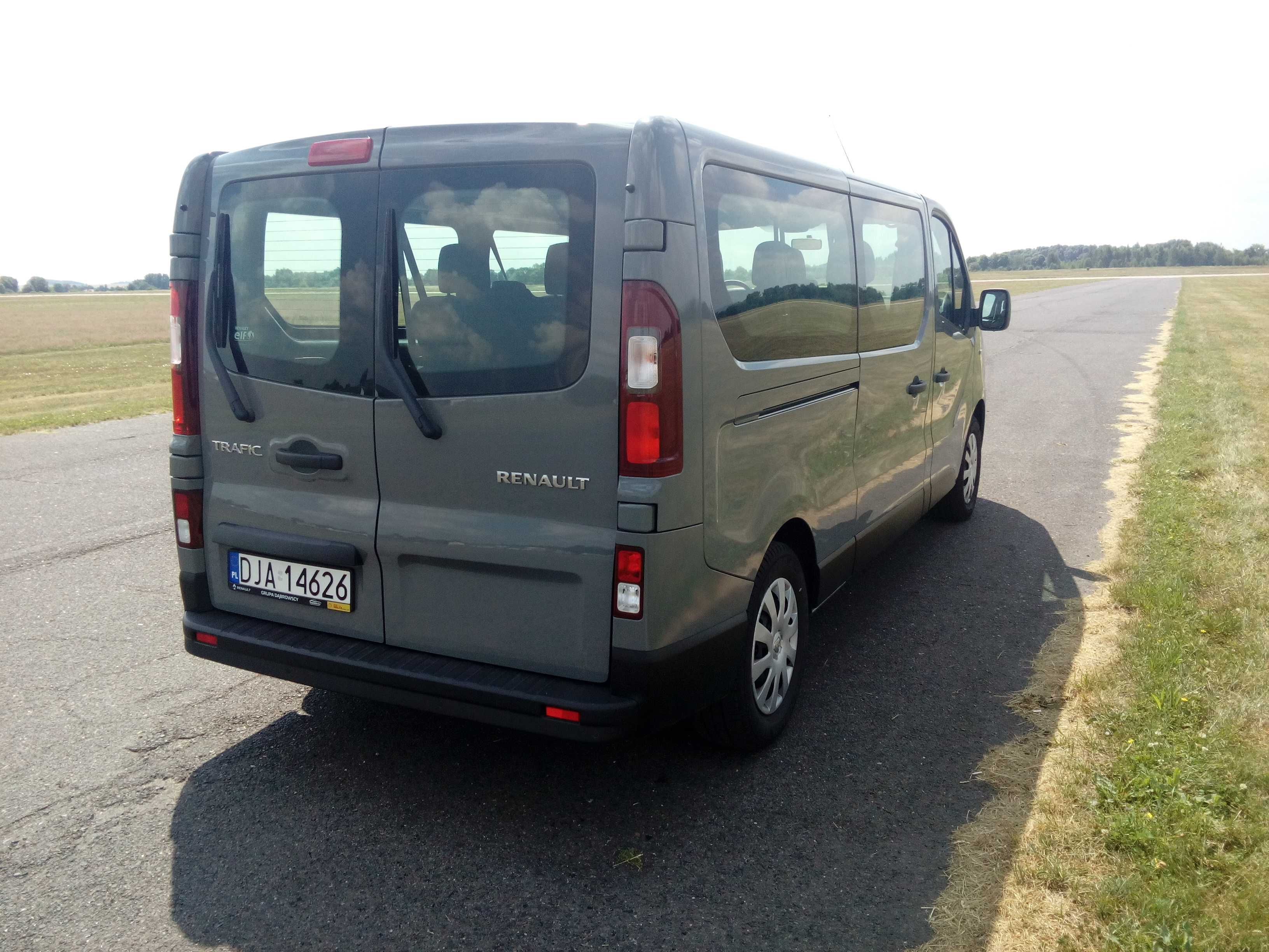 wypożyczalnia busów - Renault Trafic 9-cio osobowy do wynajęcia