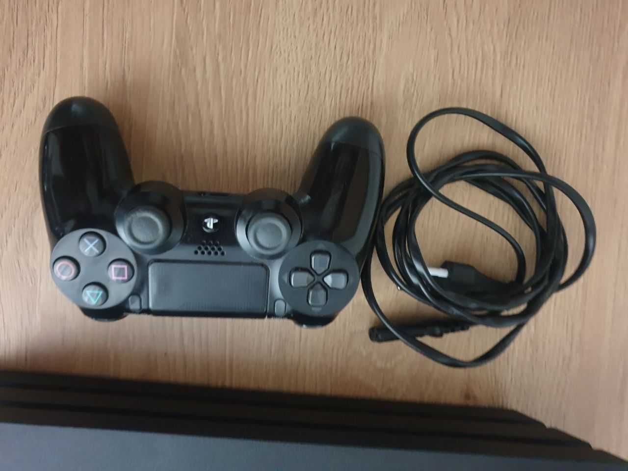 Sony ps4 Pro 1T - wersja CUH-7216B - 11.00 + gra gran turismo sport