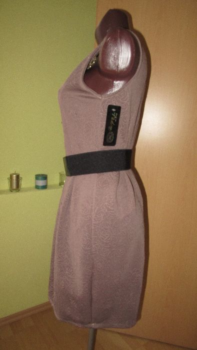 NOWA Beżowa elegancka sukienka r. M.