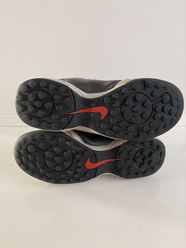 Buty sportowe Turfy do piłki nożnej, korki na murawę Nike Total 90