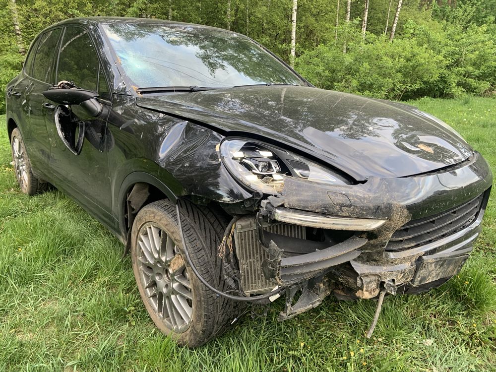 Porsche Cayenne S uszkodzony