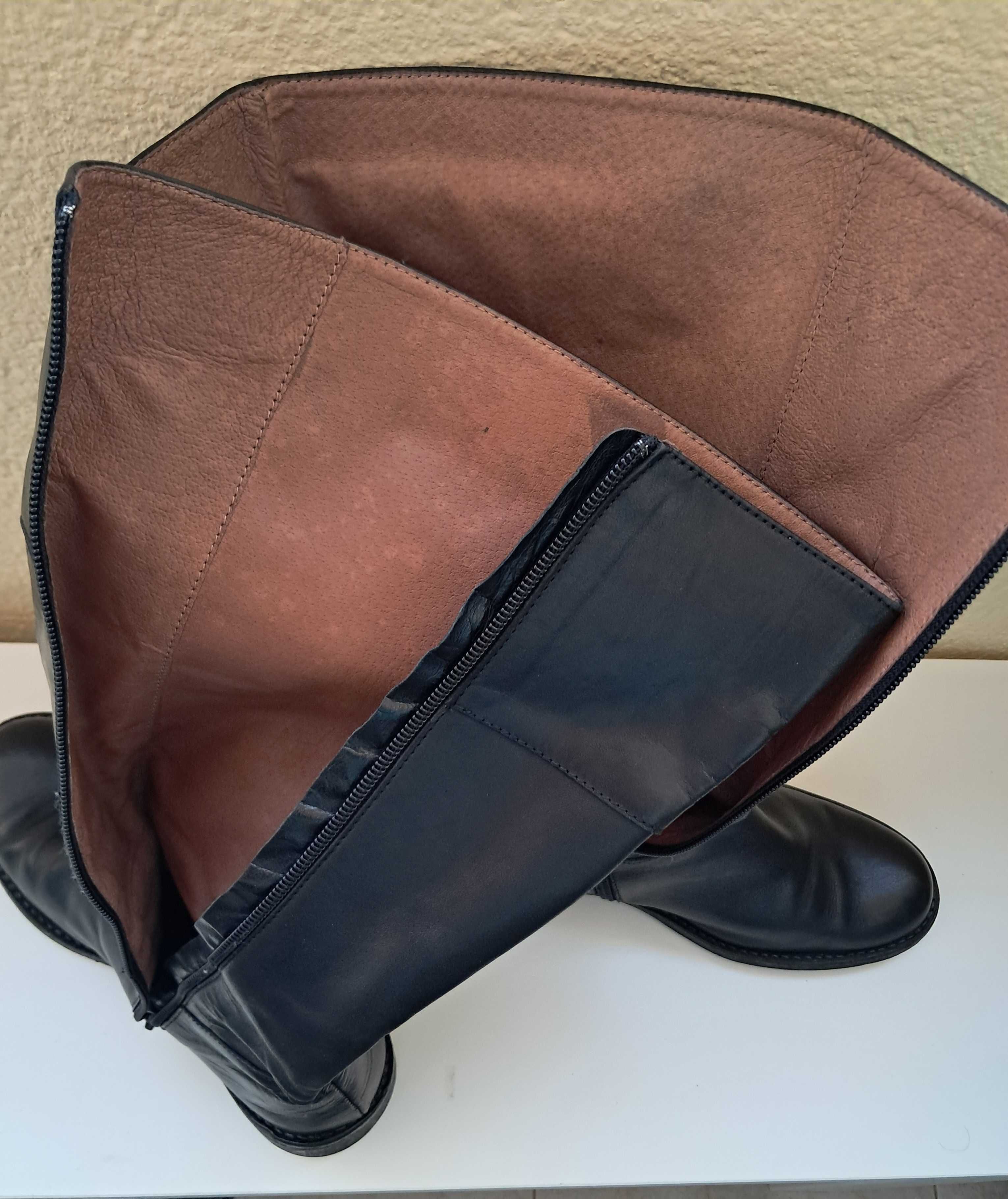 Botas Pretas de Cano Alto