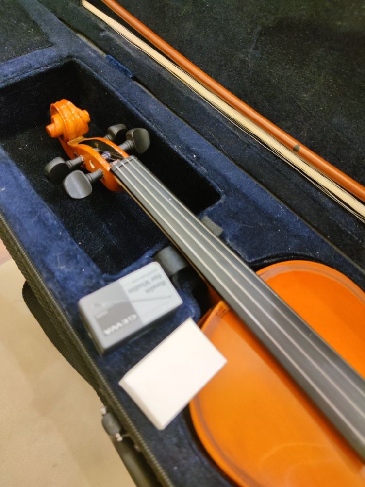 Продам скрипку 1/2 для деток Cremona