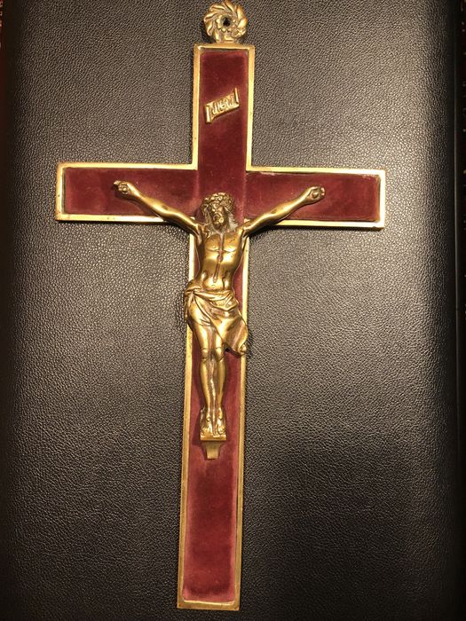 Crucifixo em Metal