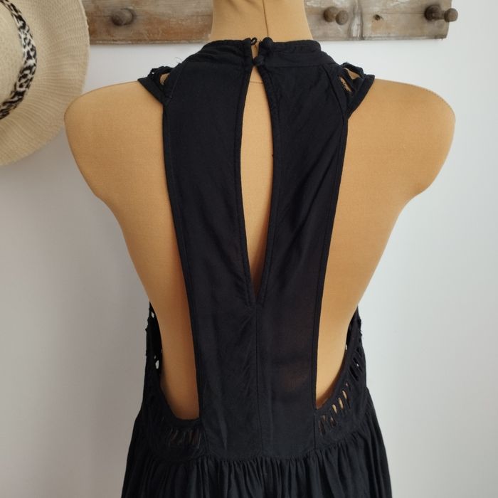 Sukienka H&M czarna S (36) – letnia, rozkloszowana, ażurowa, wyciecie