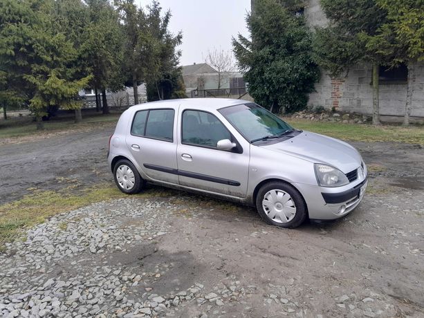 Renault clio 5 drzwi klima 5l /100km 2005r