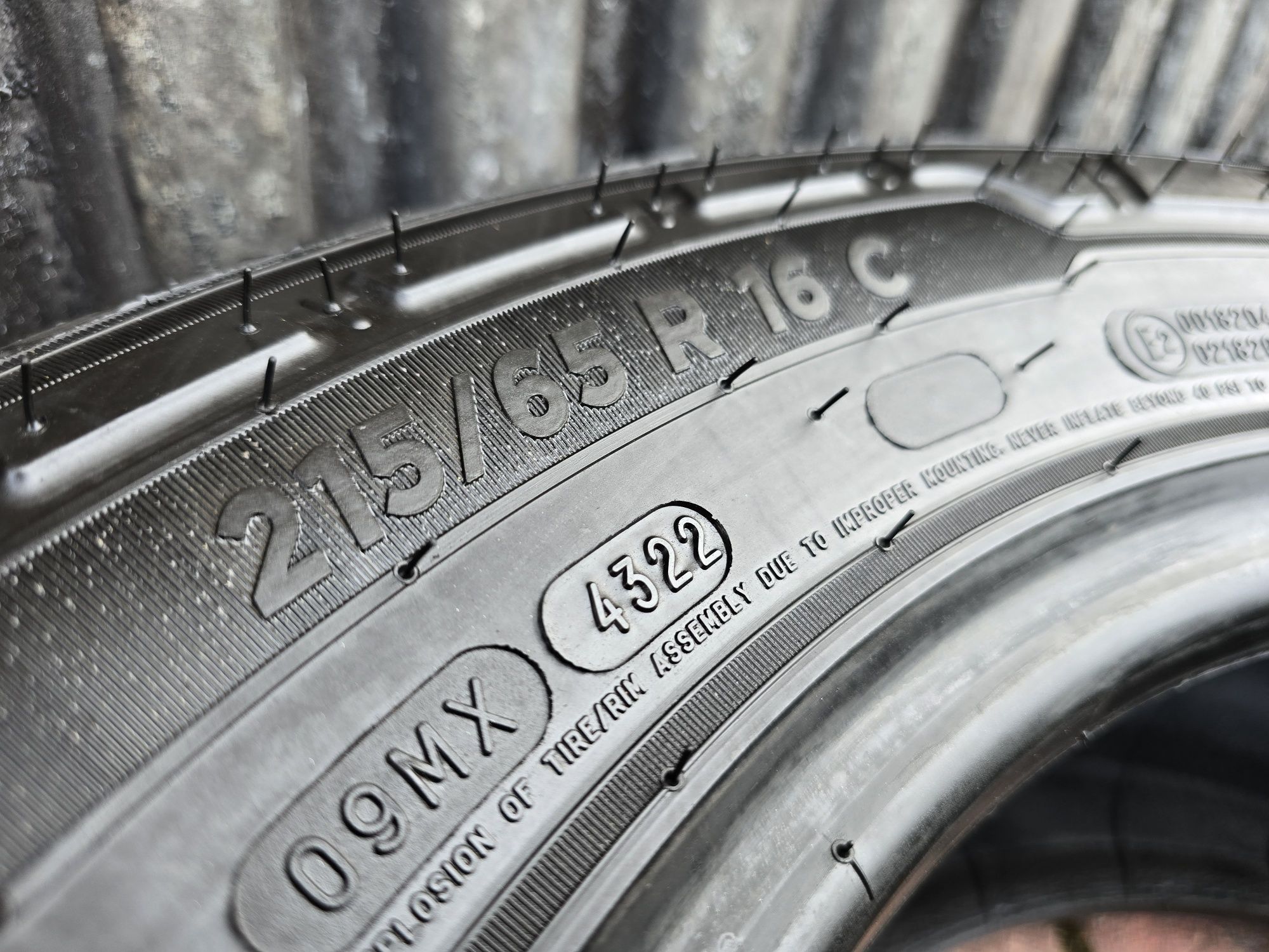 Para nowych opon wzmacnianych 215/65R16C 106/104T Michelin Agils 3