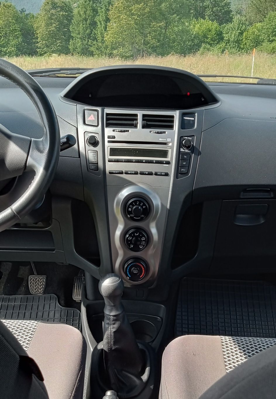 Toyota Yaris.     2010 r.