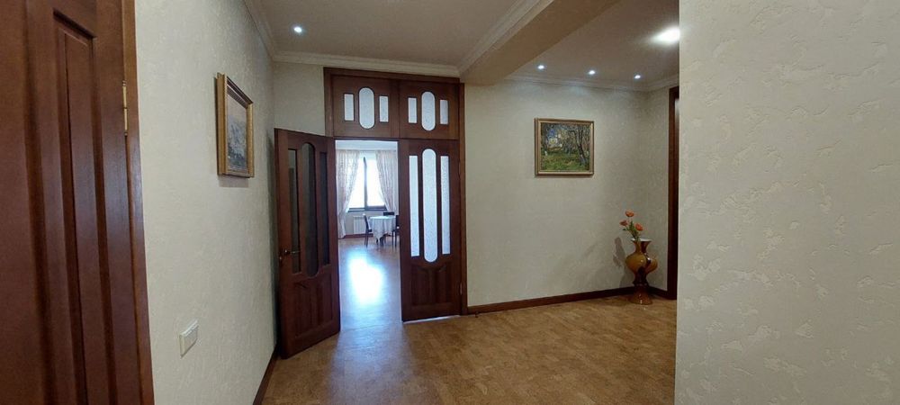 Елітний будинок з розкішним садом в Білоцерківському районі