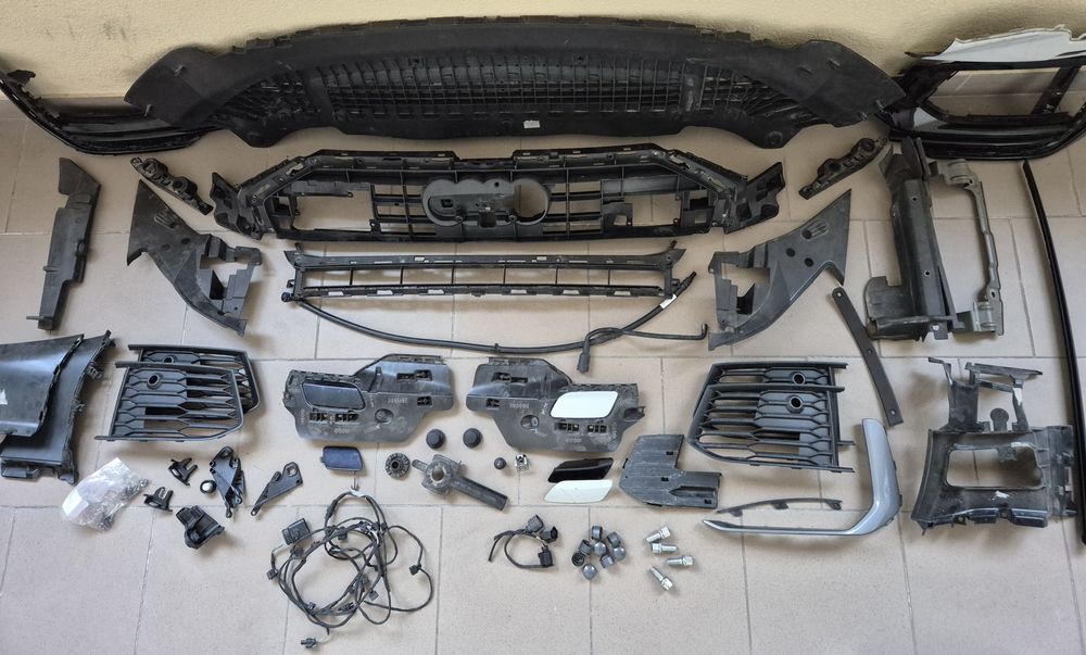 Запчастини Audi ауді A6 C8 бампер фонарі кронштейн решітка захист