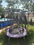 Mała trampolina dziecięca do domu i ogrodu