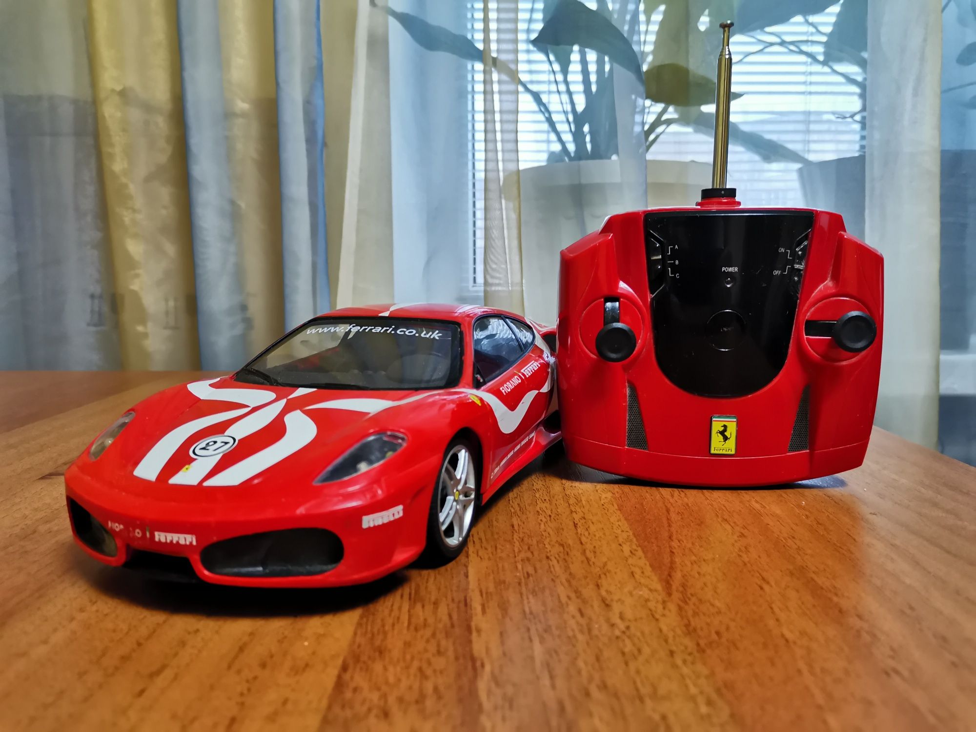 Машинка на радиоуправлении Silverlit Ferrari Fiorano