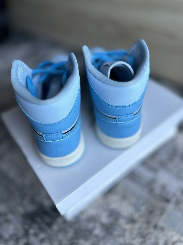 OPORTUNIDADE Air Jordan 1 Mid Blue Ice