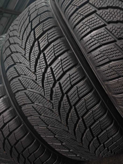 Шини зима R17 225 65 мало вживані Nexen Winguard Sport²