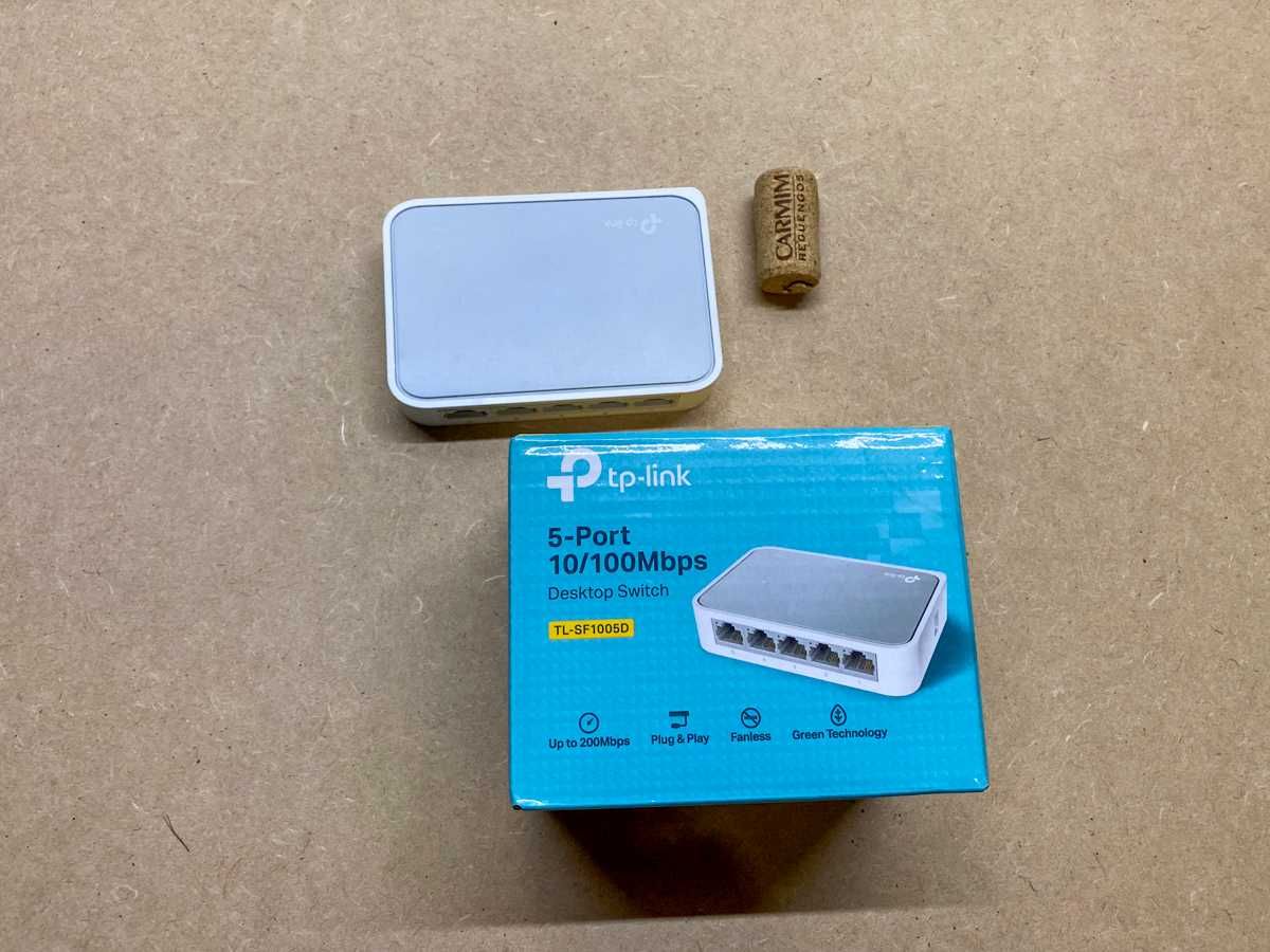 Switch de rede P-Link TL-SF1005D