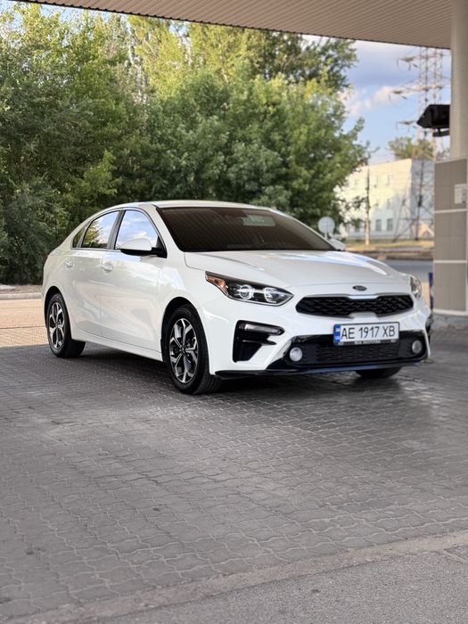 Продам гарну Kia