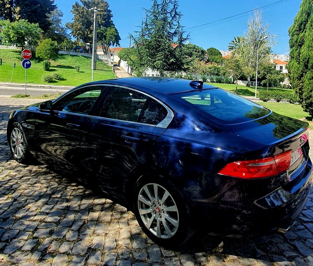 Vende-se Jaguar XE Prestige S 180 cv