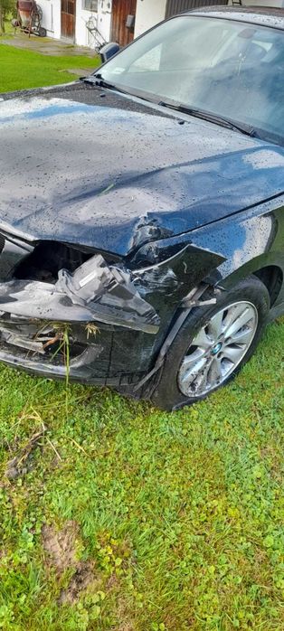 BMW 116d uszkodzony lewy przód i lewy tył