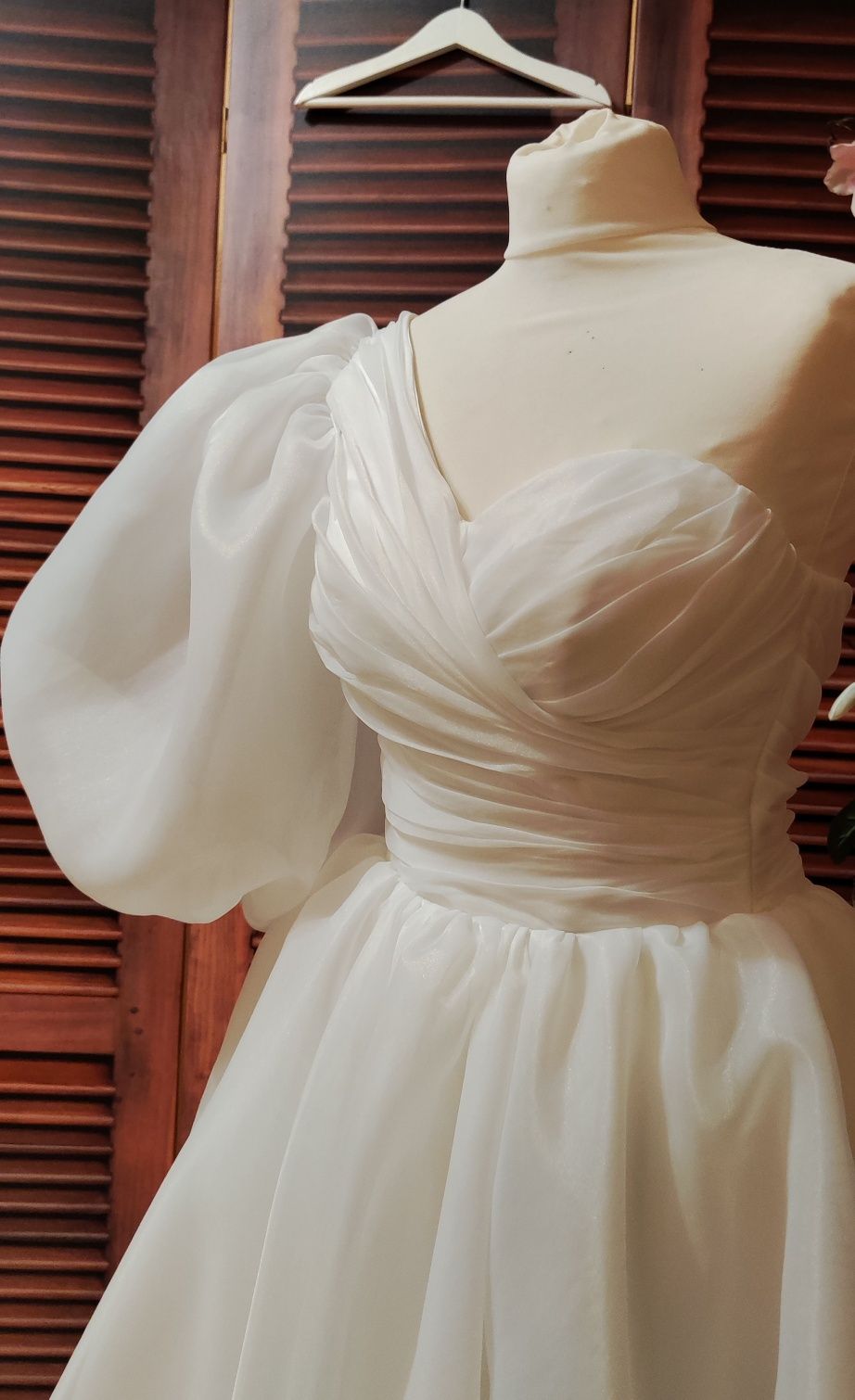 Весільне плаття, весільна сукня зі шлейфом XS-S