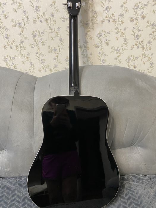 Гітара, майже нова