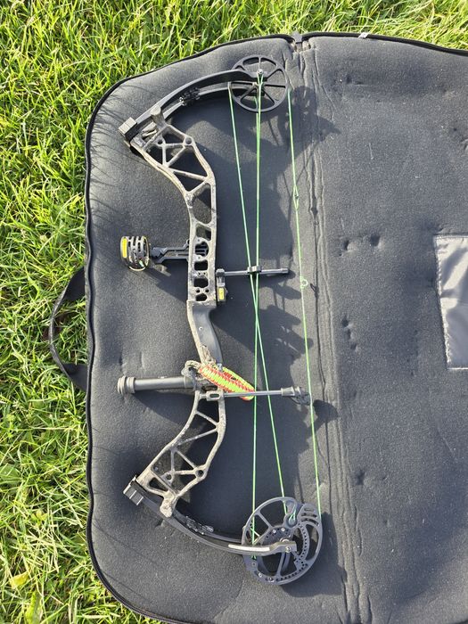 Łuk bloczkowy myśliwski BEAR Adapt RTH RH