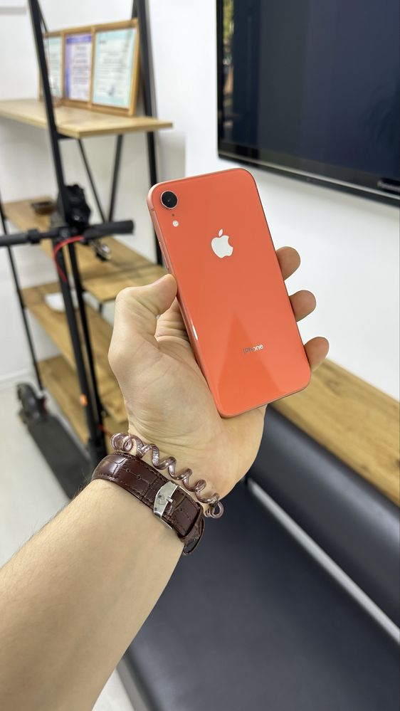 iPhone XR 128 Gb + чехол и стекло в подарок